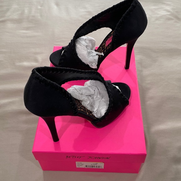 Betsey Johnson, Walter heels, black, size 7.5 new in box - Picture 2 of 6